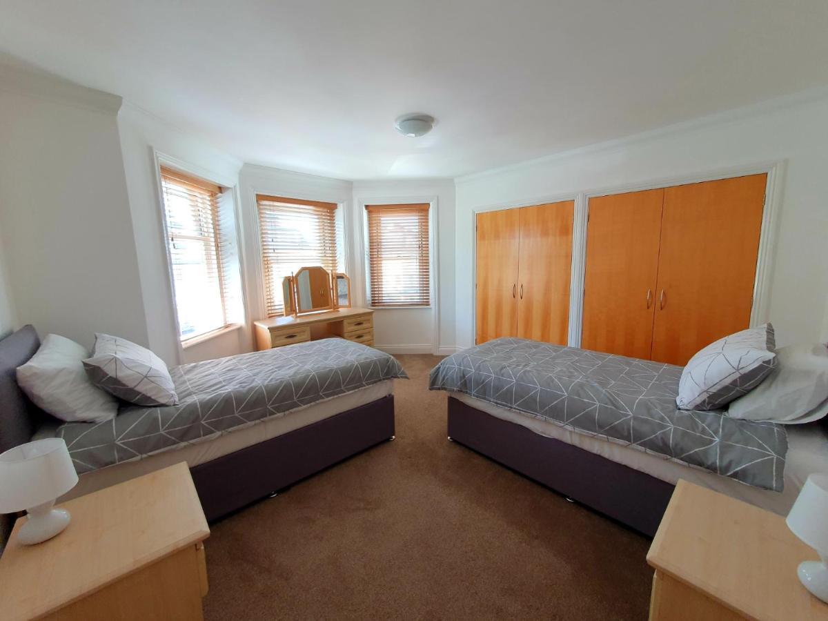 Top Quality Beach Front Apartment Sleep Up To 7 Guests Bournemouth Kültér fotó
